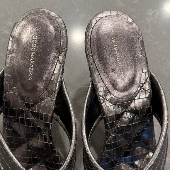 BCBGMaxAzria Silver Croc-Embossed Heels - Picture 2 of 9